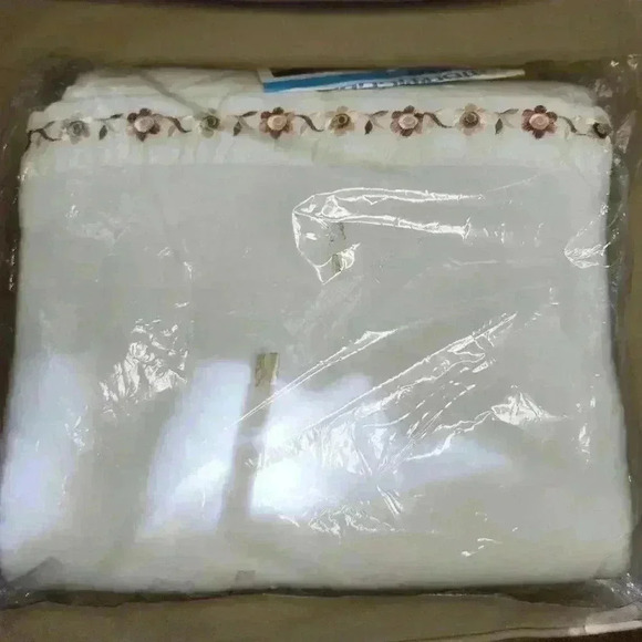 NEW Cannon Monticello Blanket Lucerne 725 72"x90" White W/ Floral Satin Trim - Picture 3 of 4